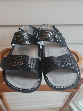 Alegria Verona Black Metallic Accent Women’s Sandals Sz 40